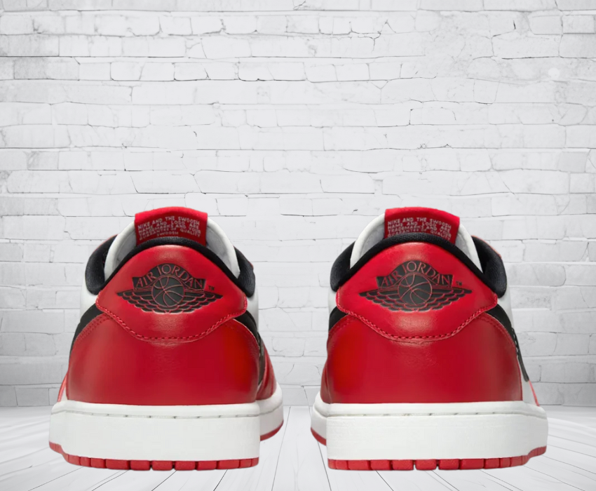 Jordan 1 Low OG "Chicago"